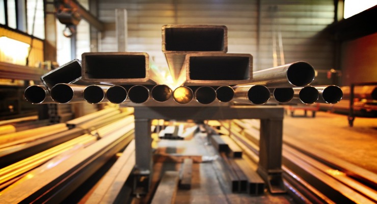 Les tuyaux métalliques comprennent des éléments en laiton et en cuivre.
